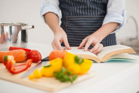 hands chopping vegetables